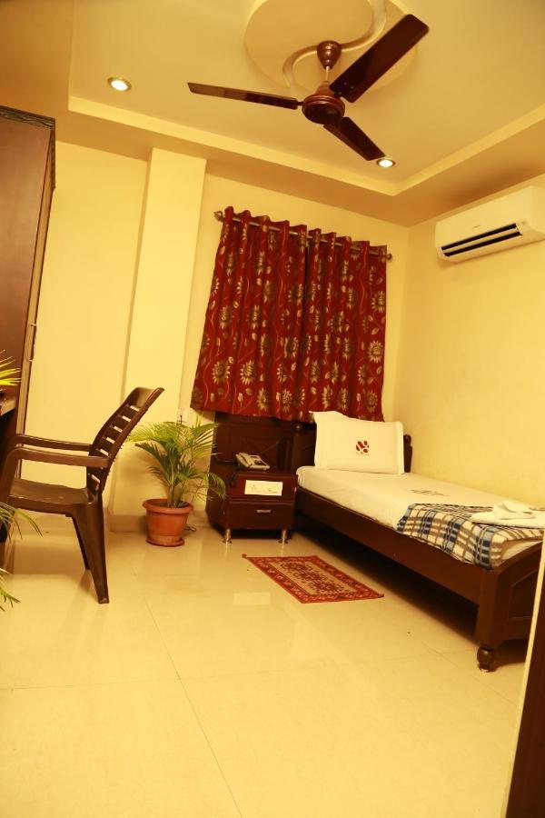 Hotel Sri Grands Rajahmundry Luaran gambar
