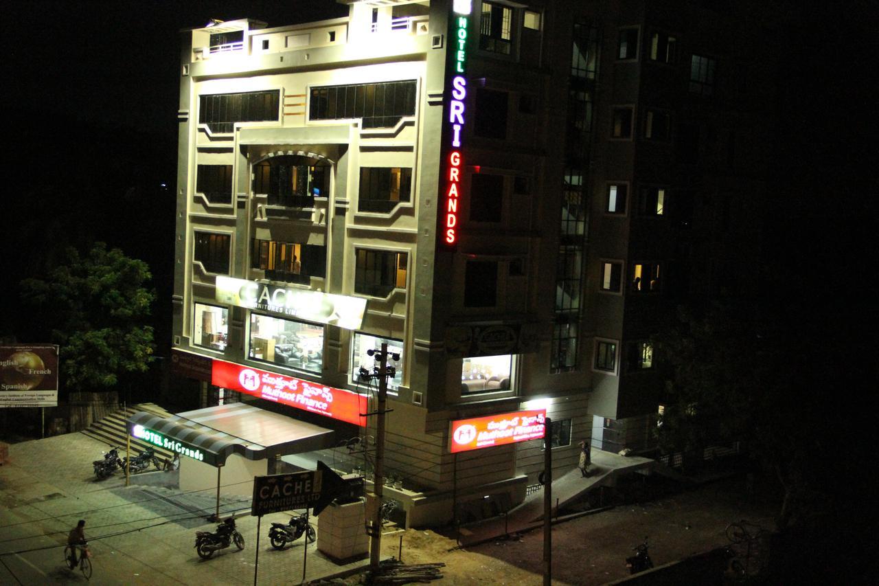Hotel Sri Grands Rajahmundry Luaran gambar